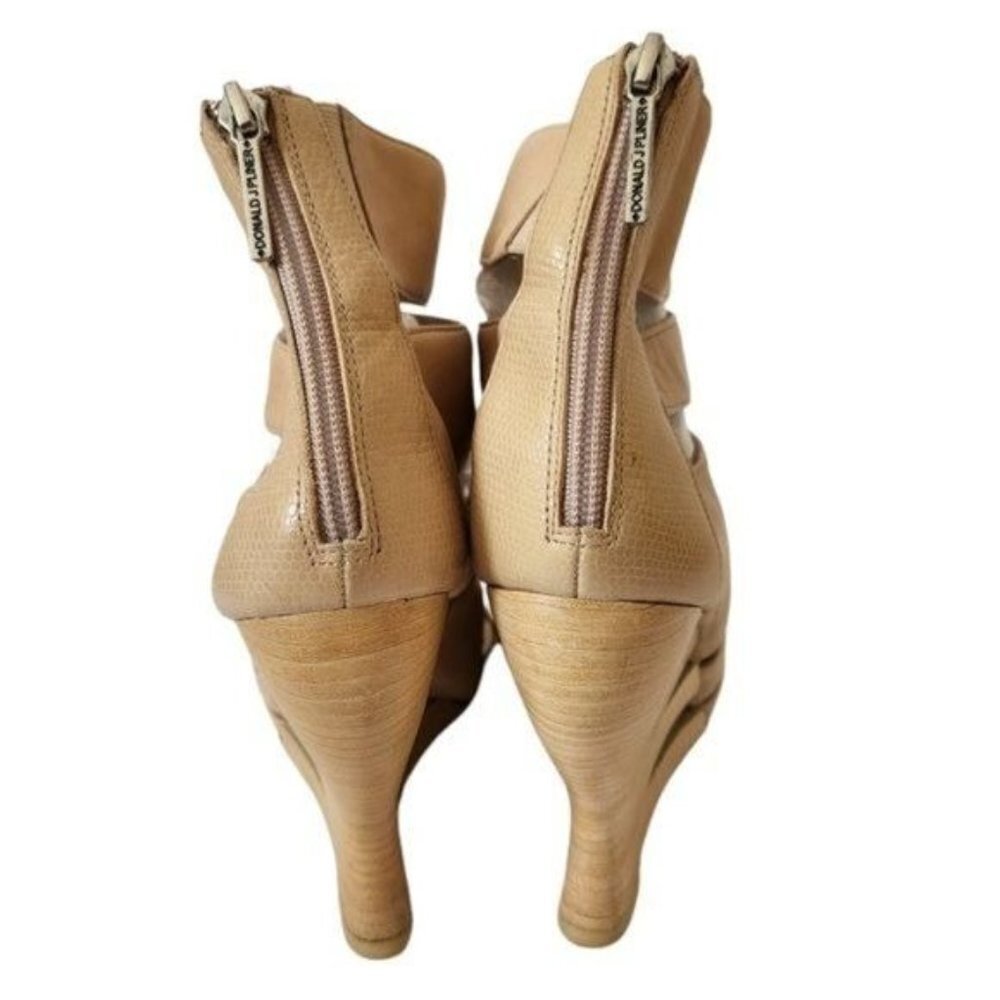 DONALD J PLINER Bataia CutOut Wedge Sandal - Picture 7 of 11